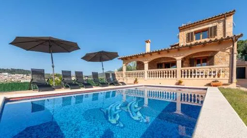Cosy Holiday Home with Wi-Fi, Pool, Terrace and Garden with Mountain View; Parking Available Cosy Holiday Home with Wi-Fi, Pool, Terrace and Garden with Mountain View; Parking Available