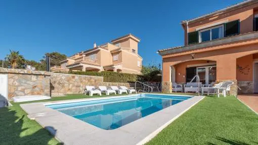 Beautiful Holiday Home with Pool, Terrace, Balcony & Wi-Fi; Parking Available, Pets Allowed Beautiful Holiday Home with Pool, Terrace, Balcony & Wi-Fi; Parking Available, Pets Allowed