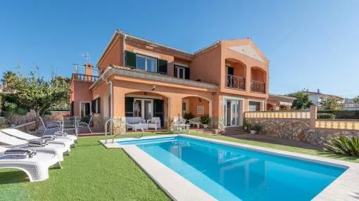 Beautiful Holiday Home with Pool, Terrace, Balcony & Wi-Fi; Parking Available, Pets Allowed Beautiful Holiday Home with Pool, Terrace, Balcony & Wi-Fi; Parking Available, Pets Allowed