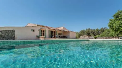 Idyllic Country Estate in Romantic Fields with Pool, Terrace, Garden & Wi-Fi; Parking Available Idyllic Country Estate in Romantic Fields with Pool, Terrace, Garden & Wi-Fi; Parking Available