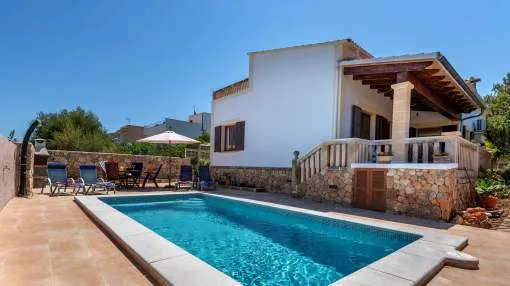 Air-Conditioned Holiday Home with Pool, Garden, Terrace & Wi-Fi