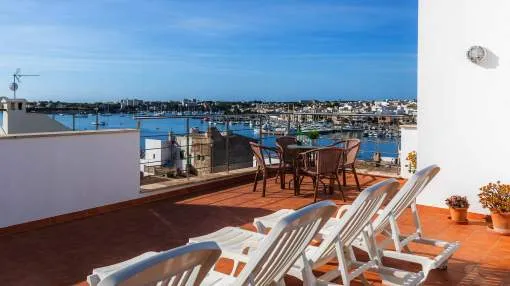Air-Conditioned Apartment with Sea View, Balcony, Rooftop Terrace & Wi-Fi