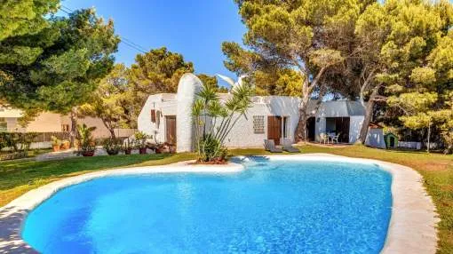 Spectacular Holiday Home with Pool, Ibizan Garden, Sun Terrace, a/c & Wi-Fi; Parking Available