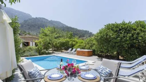Fantastic Villa with Pool, Jacuzzi, Terraces, Mountain View, Air Conditioning & Wi-Fi; Garage and Parking Available, Pets Allowed