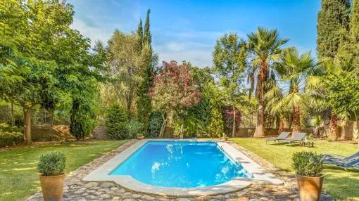 Beautiful Holiday Home with Pool, Garden, Wi-Fi & Air Conditioning; Parking Available Beautiful Holiday Home with Pool, Garden, Wi-Fi & Air Conditioning; Parking Available