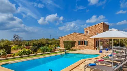 Quiet Finca Can Xesquet with Wi-Fi, Air Conditioning, Terrace & Pool; Parking Available, Pets Allowed 