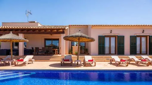 Beautiful Villa with pool, Ac and Wifi Beautiful Villa with pool, Ac and Wifi