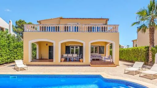 Stunning Holiday Home“Villa Paula” with Terrace, Garden, Pool & Wi-Fi Stunning Holiday Home“Villa Paula” with Terrace, Garden, Pool & Wi-Fi