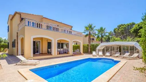 Stunning Holiday Home“Villa Paula” with Terrace, Garden, Pool & Wi-Fi; Parking Available