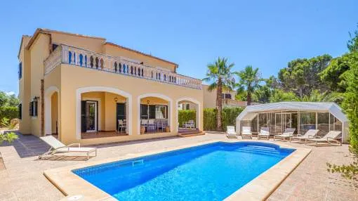Stunning Holiday Home“Villa Paula” with Terrace, Garden, Pool & Wi-Fi; Parking Available Stunning Holiday Home“Villa Paula” with Terrace, Garden, Pool & Wi-Fi; Parking Available