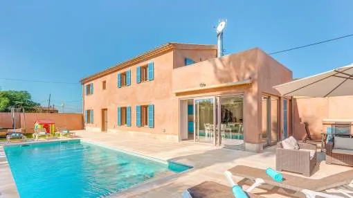 Stunning Villa “Ca Na Rossa” with Pool, Terrace, Air Conditioning & WiFi; Parking Available