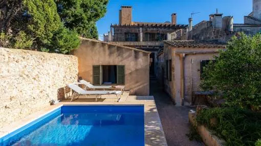 Holiday Home "The Stone House" with Wi-Fi, Garden, Terrace, Balcony & Pool; Street Parking Available Holiday Home "The Stone House" with Wi-Fi, Garden, Terrace, Balcony & Pool; Street Parking Available