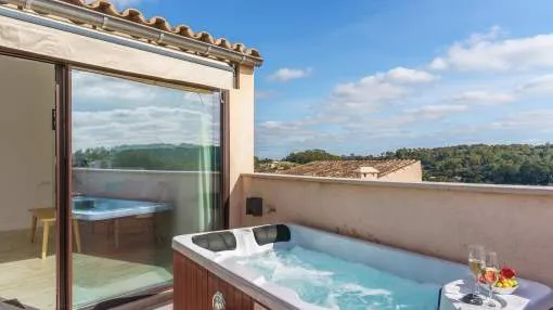 Holiday Home ‘Es Raco’ with Mountain View, Jacuzzi, Wi-Fi, Air Conditioning & Terraces; Street Parking Available