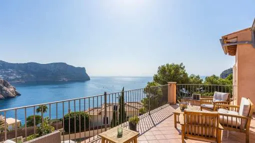 Charming Villa “Villa Almeda” with Sea View, Pool, Wi-Fi, A/C, Terrace, & Garden