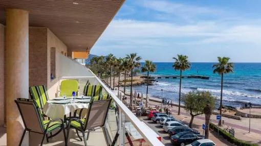 Seafront Apartment “Frente al mar” with Sea View, Wi-Fi, A/C & Terrace; Parking Available