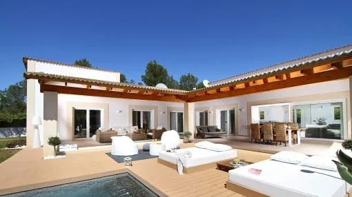 Villa Alba is a Holiday Villa in Sa Pobla, Mallorca with a Private Swimming Pool Villa Alba is a Holiday Villa in Sa Pobla, Mallorca with a Private Swimming Pool
