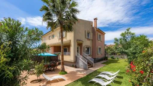 Holiday Home Casa Luz close to the Beach with Wi-Fi & Garden Holiday Home Casa Luz close to the Beach with Wi-Fi & Garden