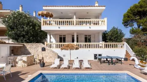 Villa Felicidad with Sea View, Wi-Fi, A/C, Pool, Garden, Terrace & Balcony  