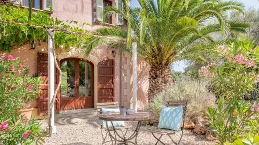 Vacation Home "Redonda 1" with Pool, Wi-Fi, Terrace & Garden Vacation Home "Redonda 1" with Pool, Wi-Fi, Terrace & Garden