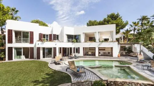 Ancora is a Frontline Holiday Villa in Santanyi, Mallorca with a Private Swimming Pool Ancora is a Frontline Holiday Villa in Santanyi, Mallorca with a Private Swimming Pool