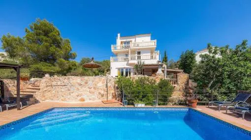 Beautiful Villa Sol near the Sea with Pool & Wi-Fi Beautiful Villa Sol near the Sea with Pool & Wi-Fi