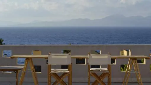 'Villa Mercedes' with Sea View, Terrace & Wi-Fi