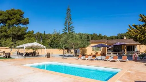 Holiday Home Casa Erinna with Pool, Wi-Fi & Garden