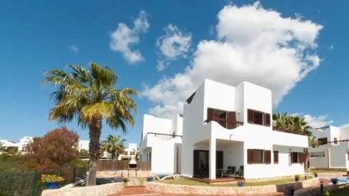 Holiday Villa en Cala d'Or with Shared Pool, Terrace, Garden & Wi-Fi
