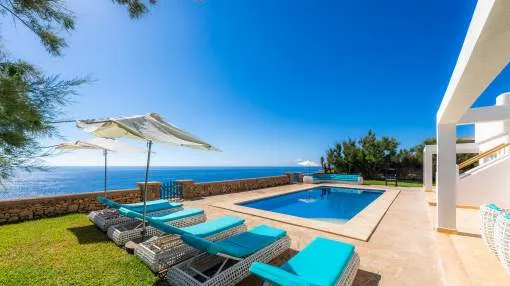 Holiday Home Villa Domus Alba B with Sea View, Pool, Garden & Wi-Fi