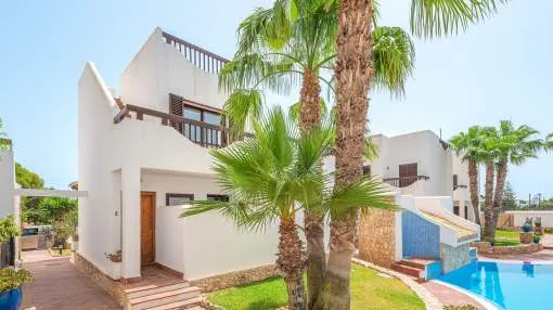 Apartment La Perla de Cala d'Or 8 with Shared Pool, Garden & Wi-Fi Apartment La Perla de Cala d'Or 8 with Shared Pool, Garden & Wi-Fi