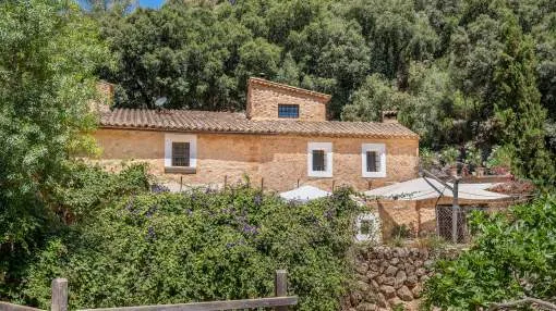 Country finca Son Roig with mountain views, barbecue and fireplace, ideal for hikers