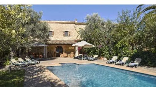 Spacious rustic country house with pool only 1 km from Buger Spacious rustic country house with pool only 1 km from Buger