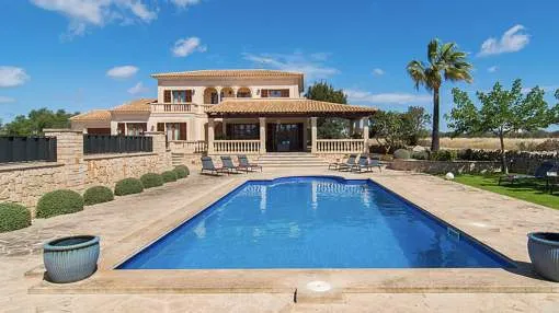 Villa Copinya Blanca with Pool, Garden & Wi-Fi Villa Copinya Blanca with Pool, Garden & Wi-Fi
