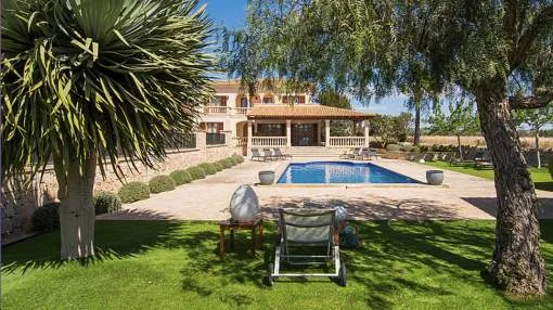 Villa Copinya Blanca with Pool, Garden & Wi-Fi