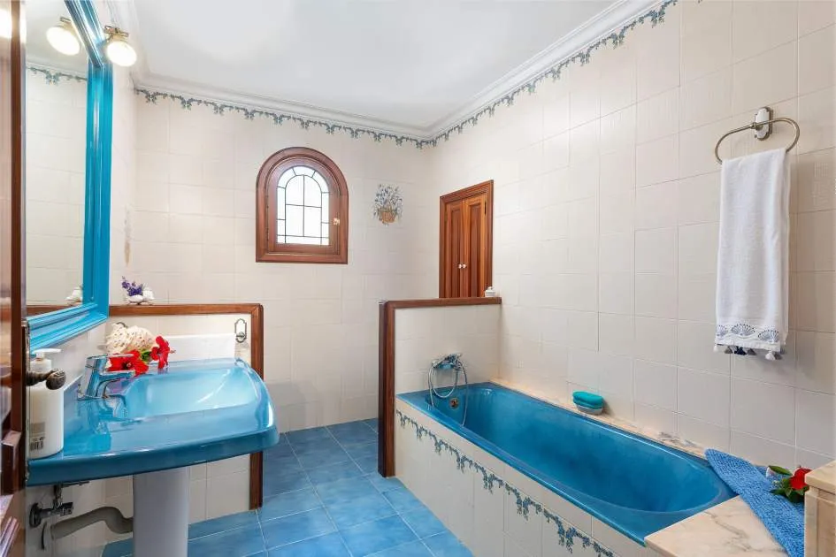 Holiday Home 'Villa Roses' close to the Beach with Garden & Wi-Fi