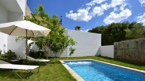 Holiday Home 'Nins' with Private Pool, Wi-Fi and Air Conditioning Holiday Home 'Nins' with Private Pool, Wi-Fi and Air Conditioning