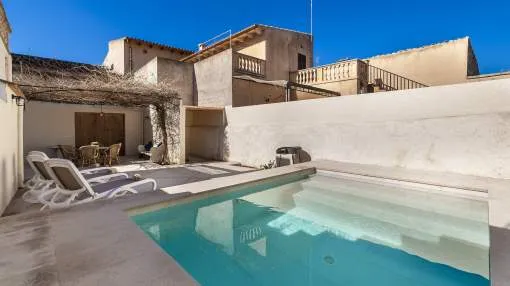 Holiday Home 'Beata House' with Pool, Garden, Terrace & Wi-Fi Holiday Home 'Beata House' with Pool, Garden, Terrace & Wi-Fi