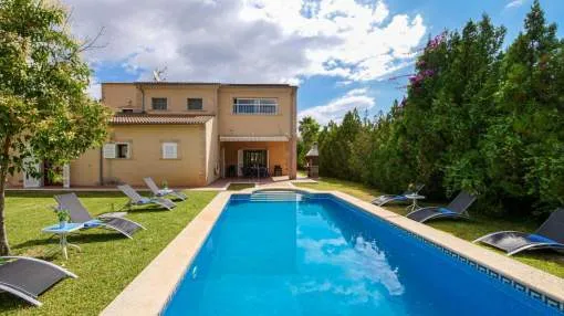 Generous country house near Sa Pobla with mountain view Generous country house near Sa Pobla with mountain view