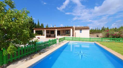 Holiday house, rustic, with pool and air conditioning, good facilities, internet Holiday house, rustic, with pool and air conditioning, good facilities, internet