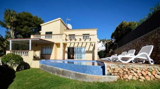Luxury, fully air-conditioned villa with pool and sea views Luxury, fully air-conditioned villa with pool and sea views