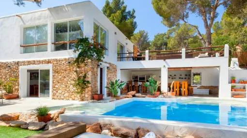 Modern villa in a green area with infinity pool and views of the Mediterranean Sea Modern villa in a green area with infinity pool and views of the Mediterranean Sea
