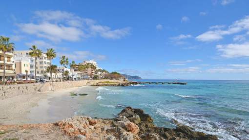 Nice holiday home by the beach for 8 people Nice holiday home by the beach for 8 people
