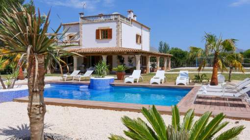 Luxurious finca with beach volleyball court, large pool and beautiful garden Luxurious finca with beach volleyball court, large pool and beautiful garden