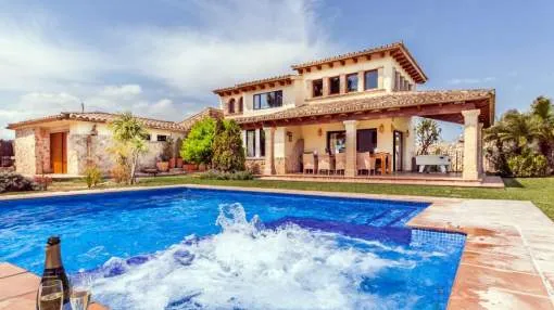 High quality and well equipped Finca with pool, air conditioning and whirlpool in Pollenca High quality and well equipped Finca with pool, air conditioning and whirlpool in Pollenca