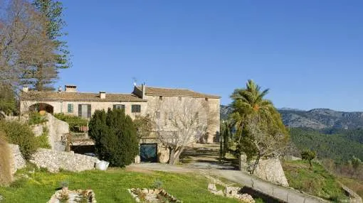Rustic country home in estate with mountain views in Esporles, Majorca. 
