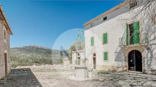 Rustic estate Puigpunyent: Traditional country house in estate in privileged surroundings 