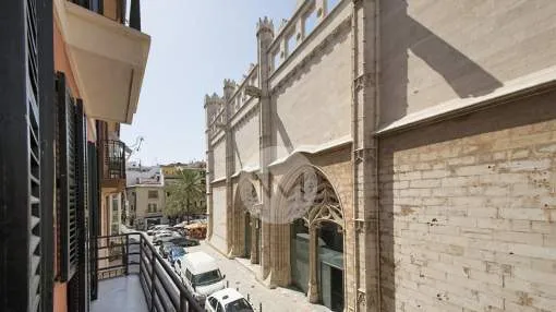 Spacious residential building opposite the Lonja in Palma de Majorca 