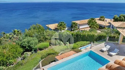 Villa on the seafront for sale in Cala Vinyes, Majorca 
