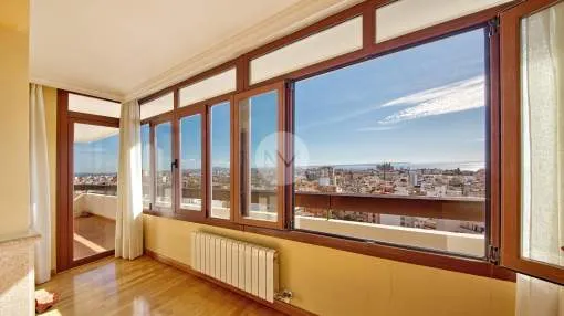 Beautiful apartment for sale with sea view and garage in Palma de Mallorca. 
