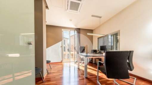 Modern apartment for sale in the old town, center of Palma de Mallorca. Modern apartment for sale in the old town, center of Palma de Mallorca.